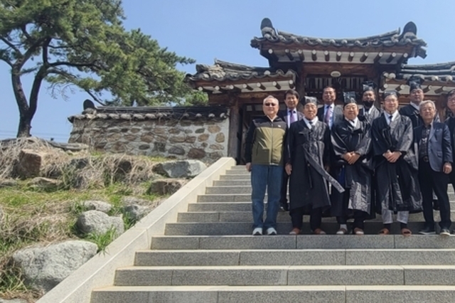 청주곽씨대종회 집행부, 영암 구암사 설향제 곽창수 회장 초헌관 제례