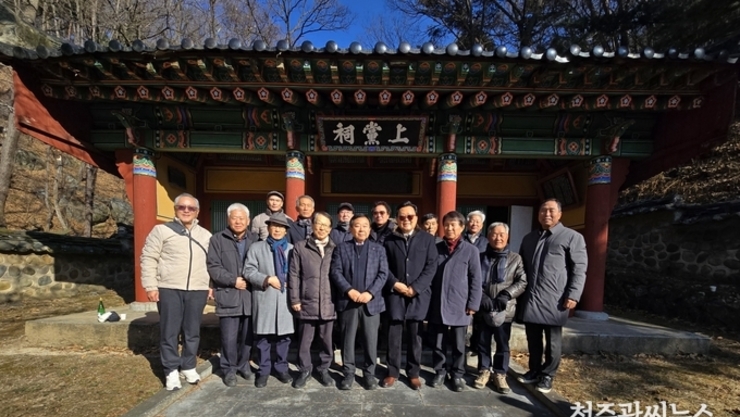 청주곽씨대종회 집행부 2026 병오년 새해 청주 상당사 참배